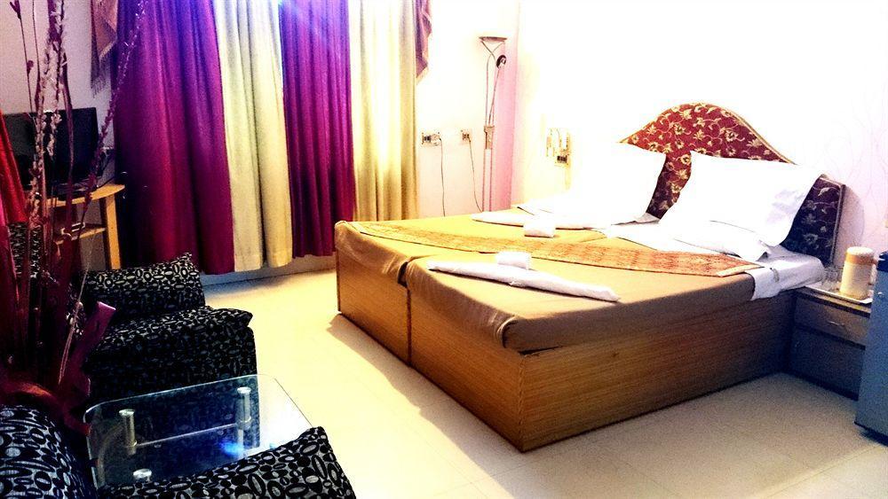 Treebo Trend Gupta Inn Varanasi Bagian luar foto