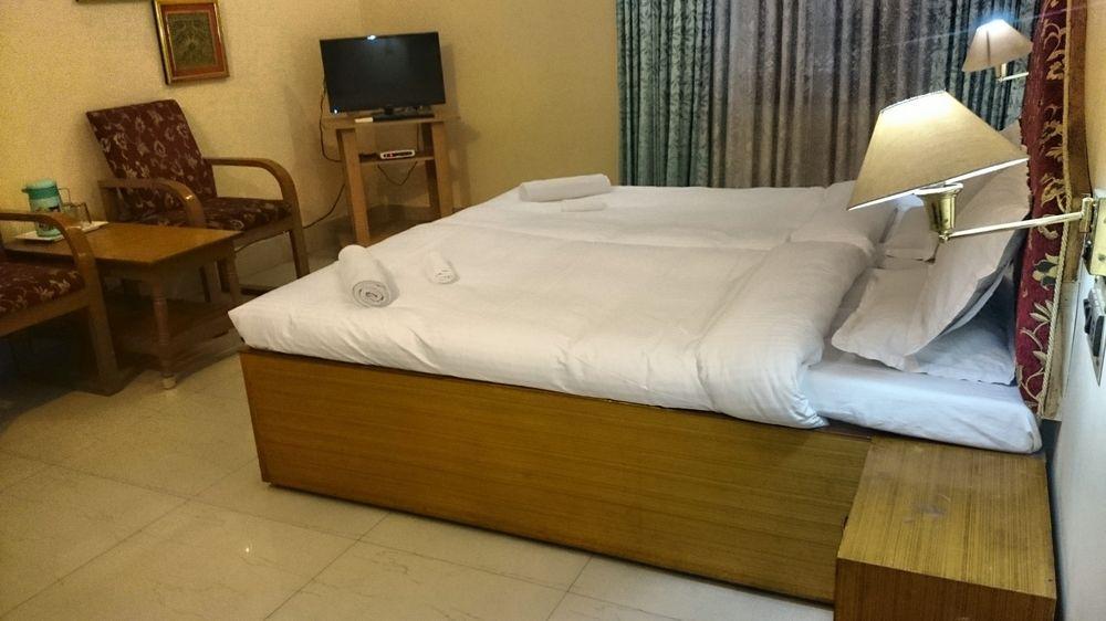 Treebo Trend Gupta Inn Varanasi Bagian luar foto