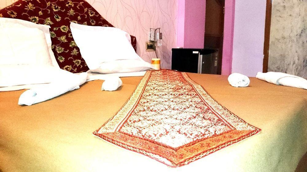 Treebo Trend Gupta Inn Varanasi Bagian luar foto