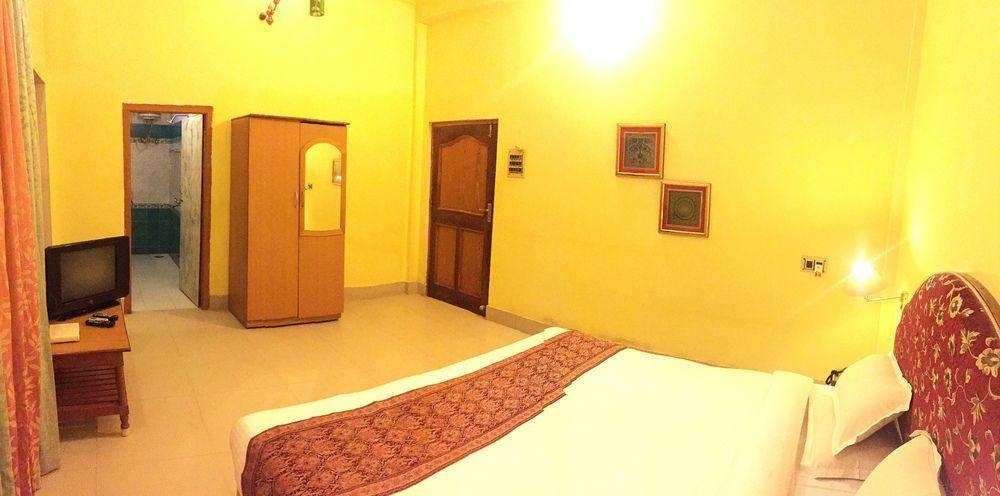 Treebo Trend Gupta Inn Varanasi Bagian luar foto