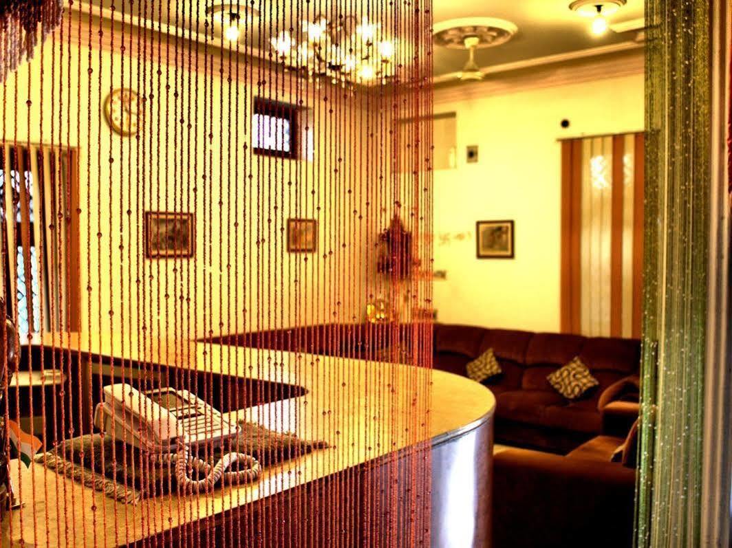 Treebo Trend Gupta Inn Varanasi Bagian luar foto