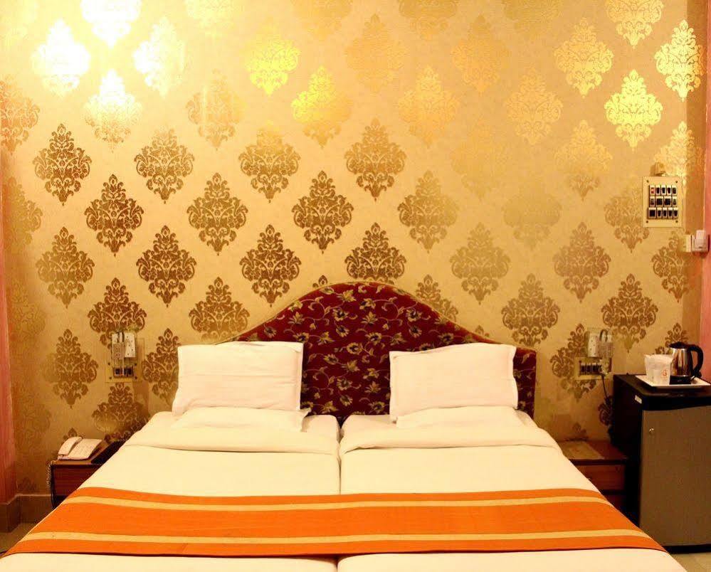 Treebo Trend Gupta Inn Varanasi Bagian luar foto