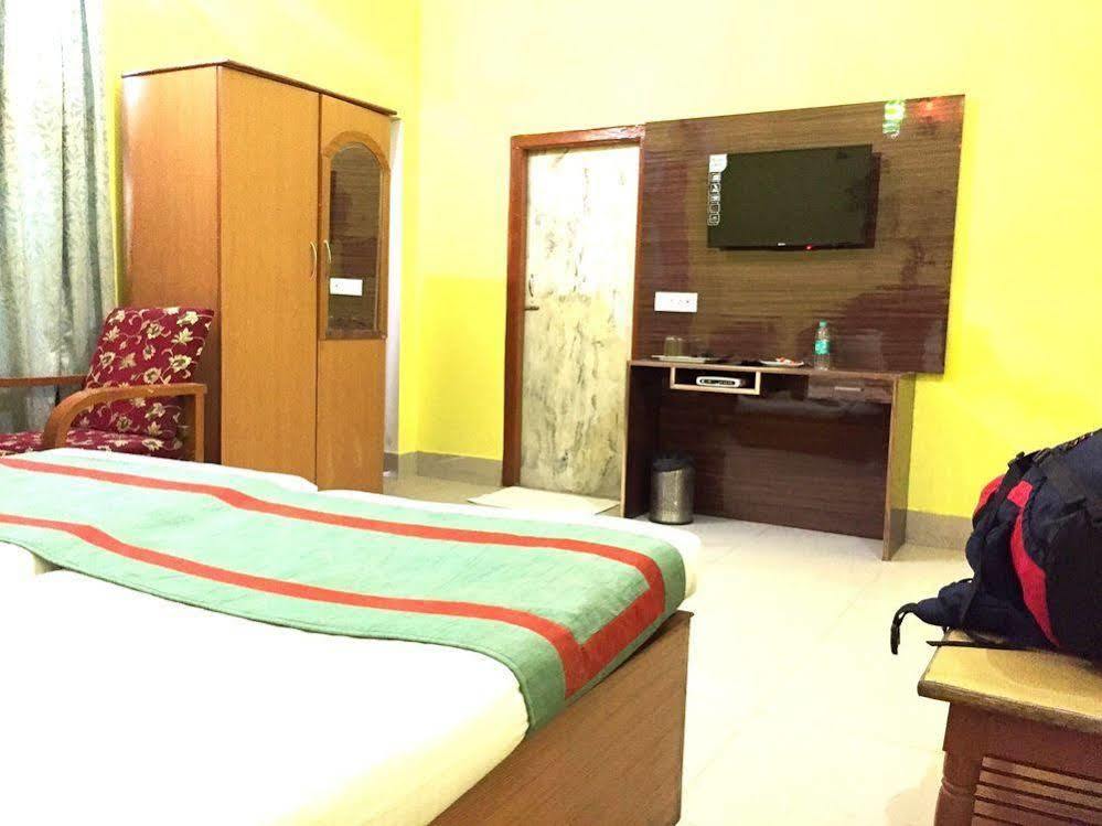 Treebo Trend Gupta Inn Varanasi Bagian luar foto