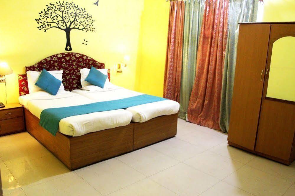 Treebo Trend Gupta Inn Varanasi Bagian luar foto