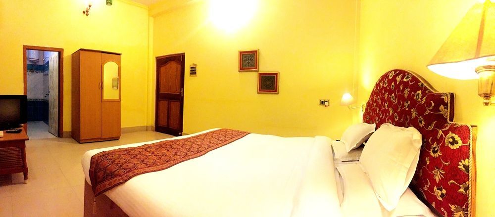 Treebo Trend Gupta Inn Varanasi Bagian luar foto