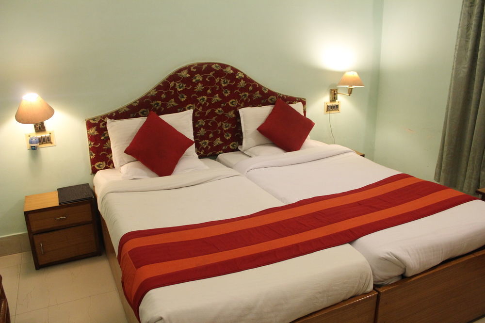 Treebo Trend Gupta Inn Varanasi Bagian luar foto