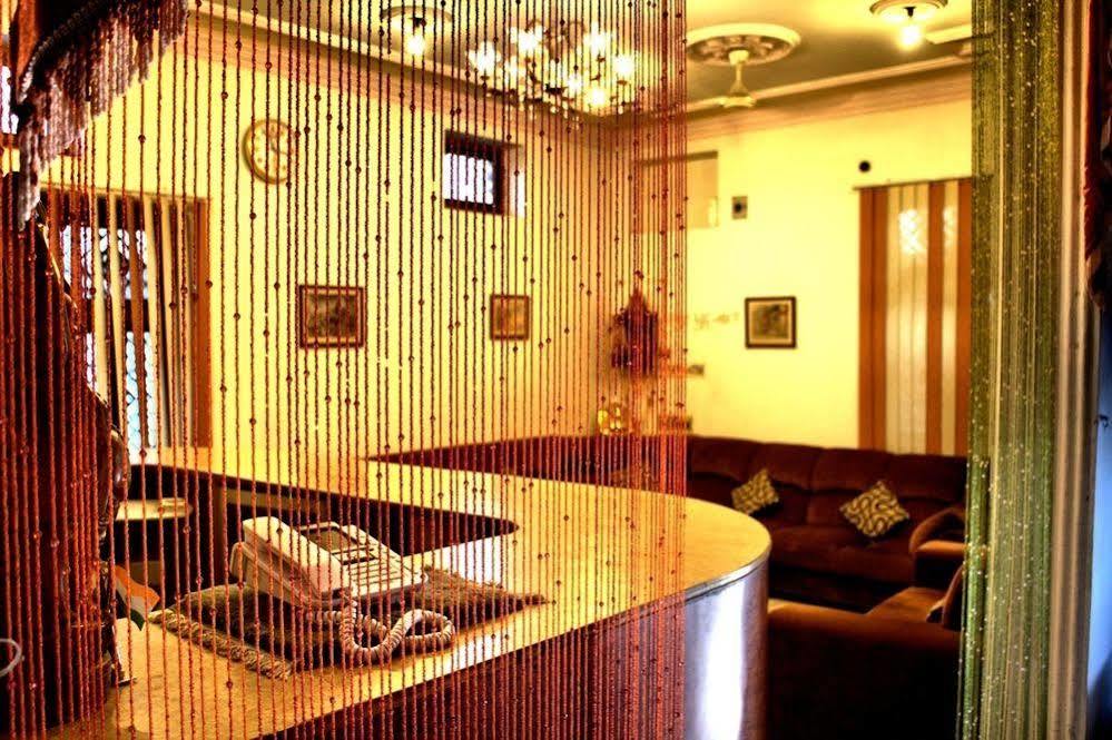 Treebo Trend Gupta Inn Varanasi Bagian luar foto
