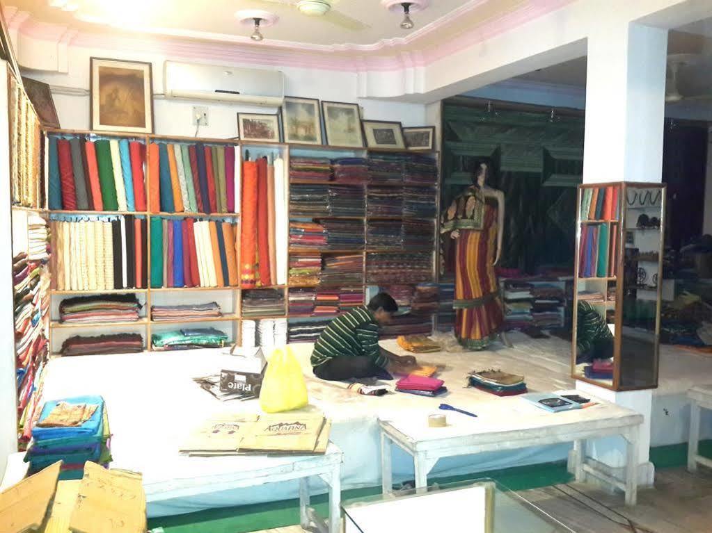 Treebo Trend Gupta Inn Varanasi Bagian luar foto