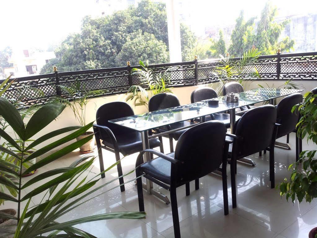 Treebo Trend Gupta Inn Varanasi Bagian luar foto