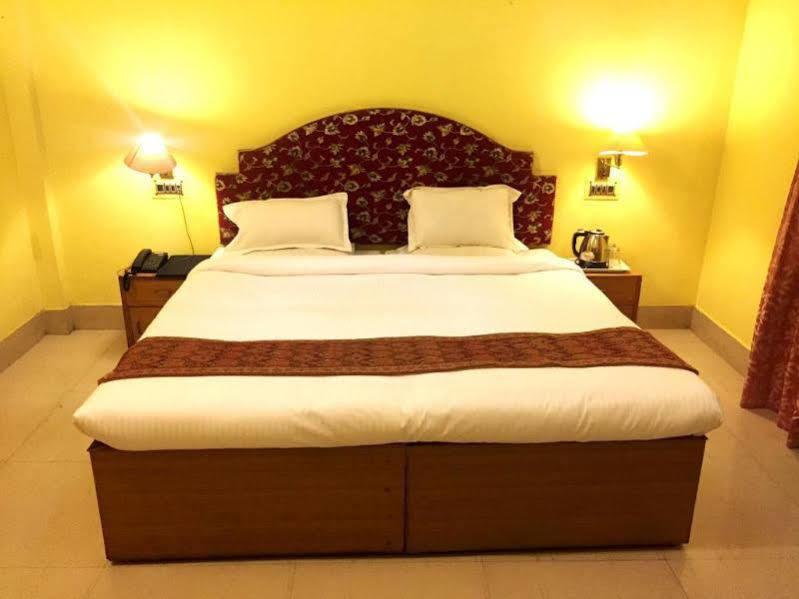 Treebo Trend Gupta Inn Varanasi Bagian luar foto