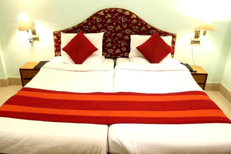 Treebo Trend Gupta Inn Varanasi Bagian luar foto