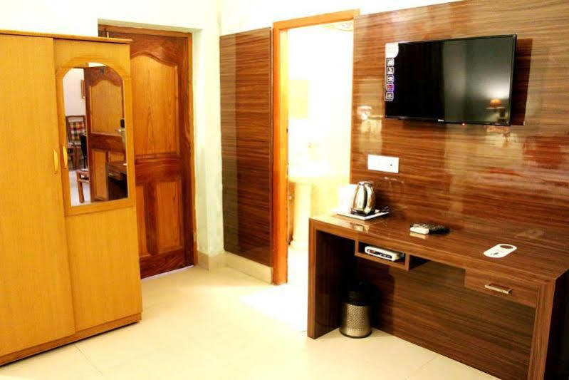Treebo Trend Gupta Inn Varanasi Bagian luar foto