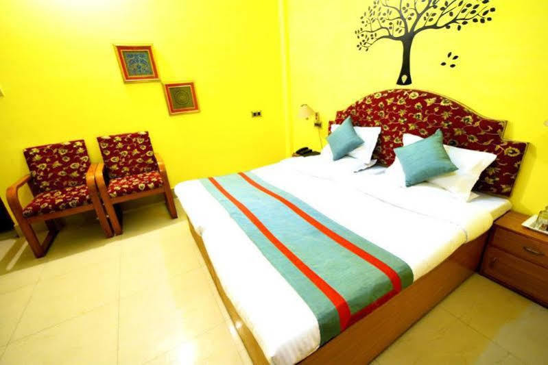 Treebo Trend Gupta Inn Varanasi Bagian luar foto