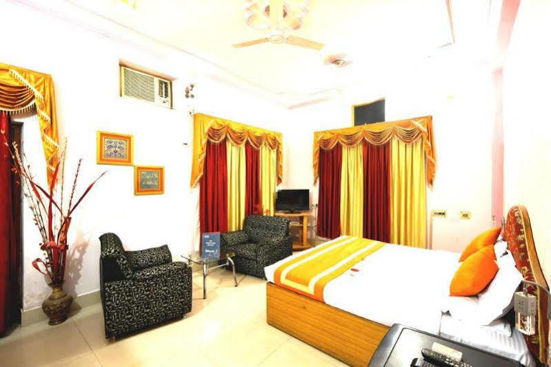 Treebo Trend Gupta Inn Varanasi Bagian luar foto